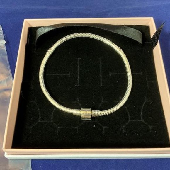 NWT Pandora Moments Barrel Clasp Snake Chain Bracelet 20cm - Picture 7 of 9